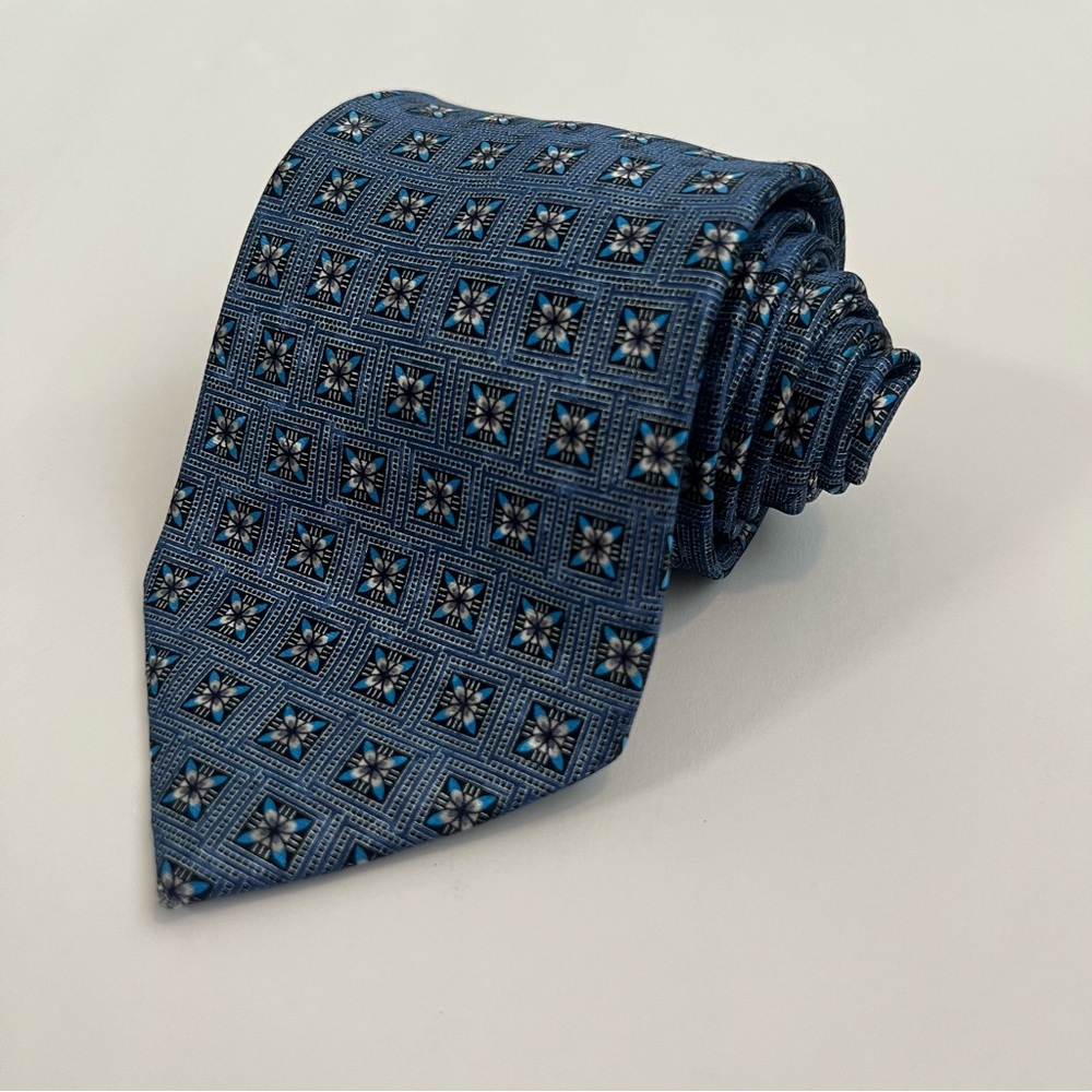Ermengildo Zegna, 100% Silk, Made in Italy, Geometric, Blue Patterned Neck Tie